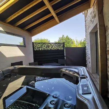 Avec Jacuzzi Le Carinu Hébergement de vacances *